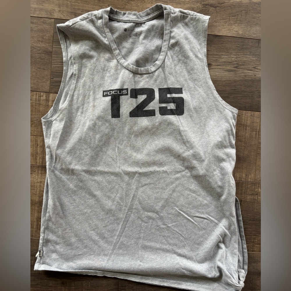 Beachbody Gray Muscle Tee Athletic Top Focus 25